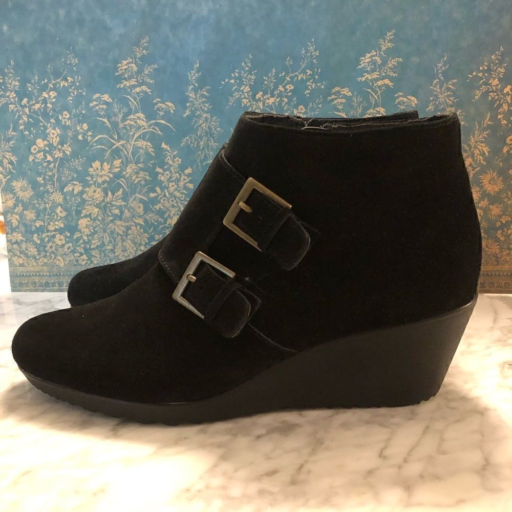 Munro Black Suede Wedge Ankle Boots Size 9